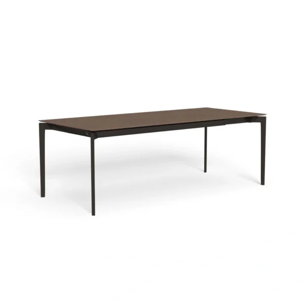 Leaf extending table