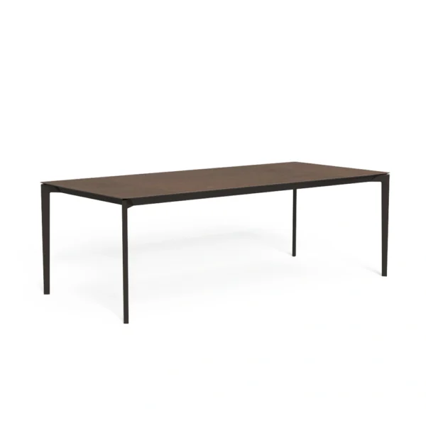 Leaf dining table