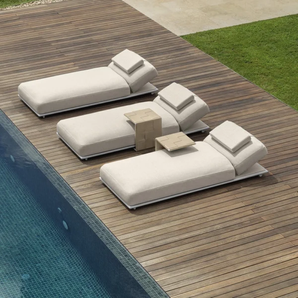 Tressé Sunbed 4 - Tressé Side Table 1