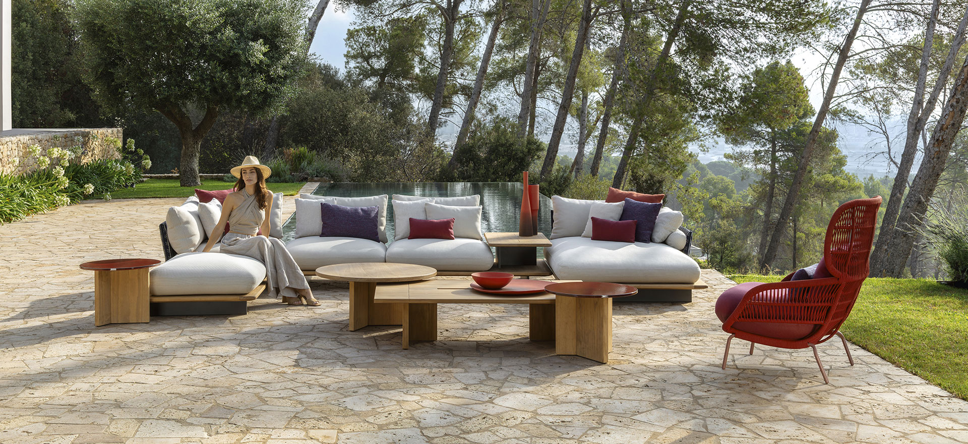 The Luxury Coffee Table: A Statement of Sophistication 2 Venice 1